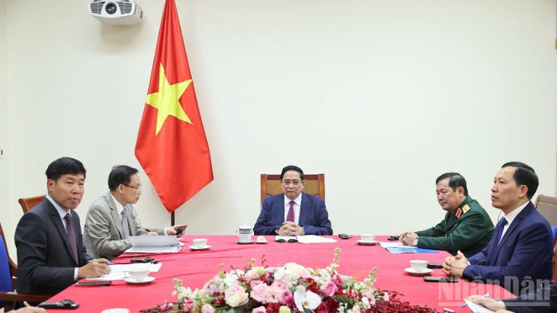 越南政府总理范明正与马来西亚总理安瓦尔·易卜拉欣通电话。