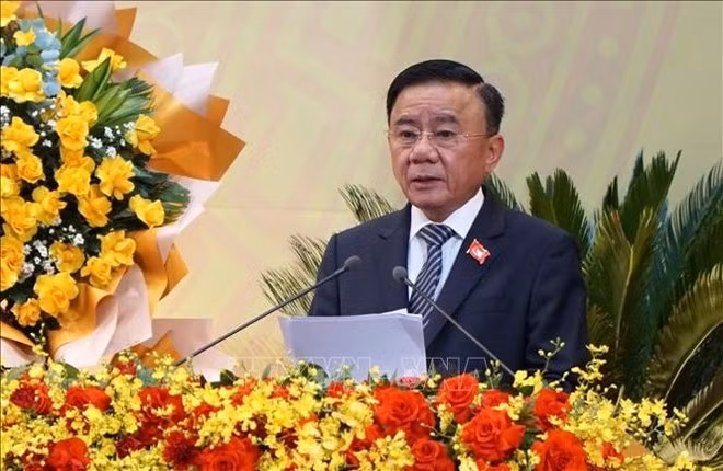 越共中央政治局委员、书记处常务书记陈锦秀在会上发表讲话。（图片来源：越通社）