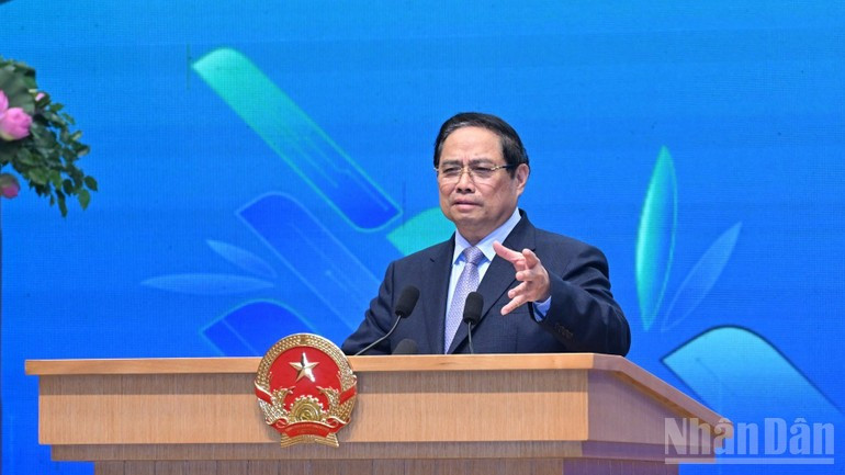 越南政府总理范明正在会上致辞。（图片来源：越通社）