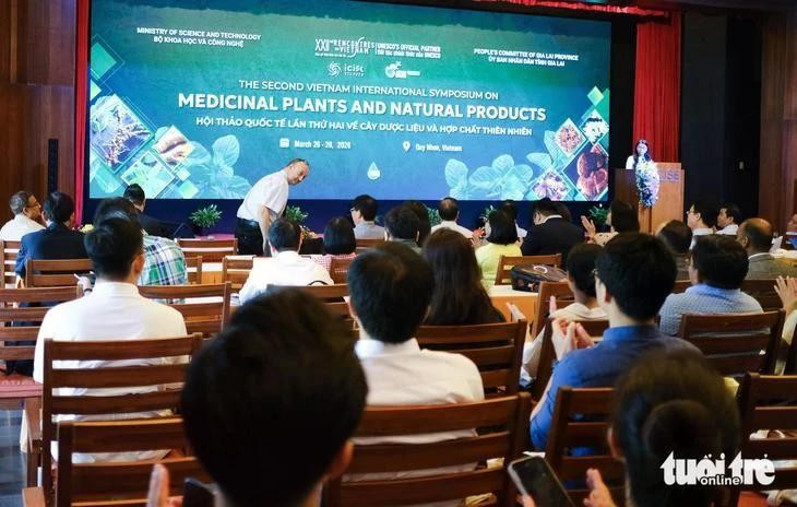 第二届药用植物与天然化合物国际研讨会在嘉莱省举行。（图片来源：年轻人报）