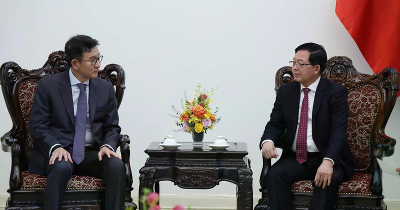 越南政府副总理胡国勇会见韩国GS集团副董事长兼总经理许榕秀。（图片来源：政府门户网）