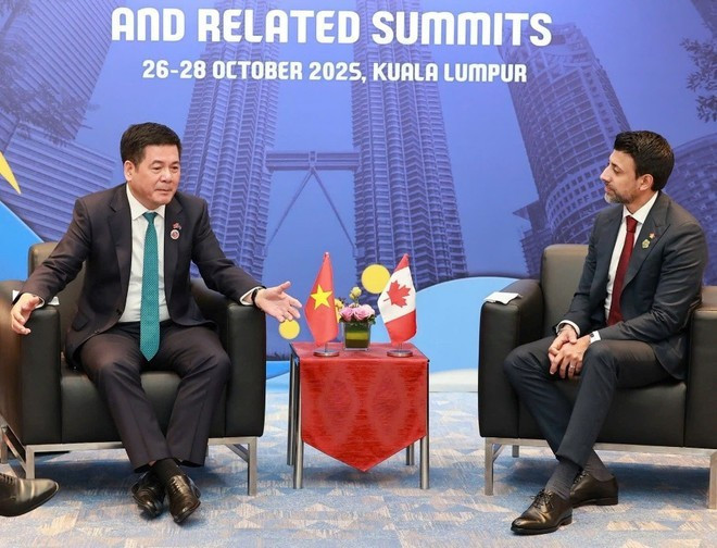越南工贸部长阮鸿延与加拿大国际贸易部长曼尼德·西杜举行了双边会晤。(图片来源:越通社)