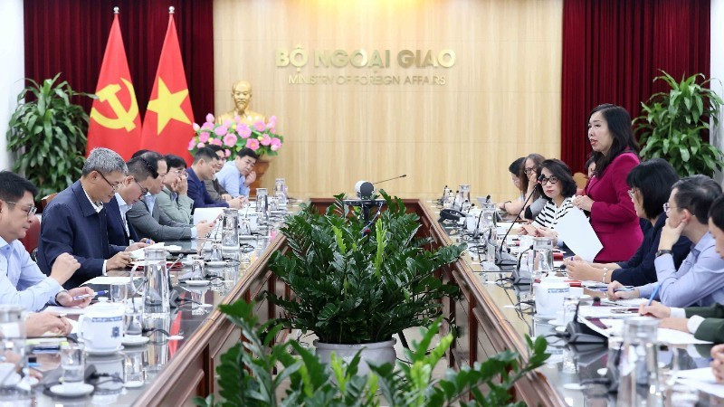 外交部副部长、APEC 2027 宣传与文化分委会主任黎氏秋姮主持了分委会第一次会议。（图片来源：越通社）