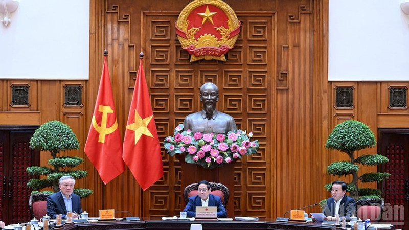 范明正总理主持召开政府常务会议。