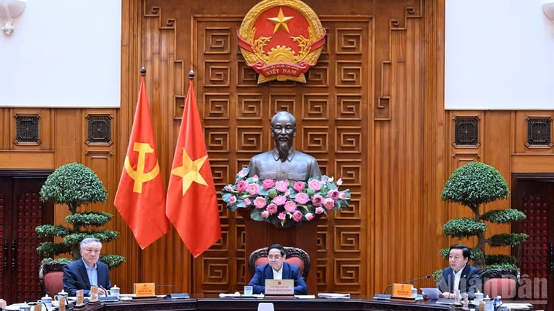 范明正总理主持召开政府常务会议。