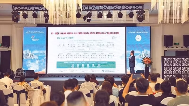 2026年7月在芽庄举行的旅游领域数字化转型实施指导培训活动。（图片来源：TITC）