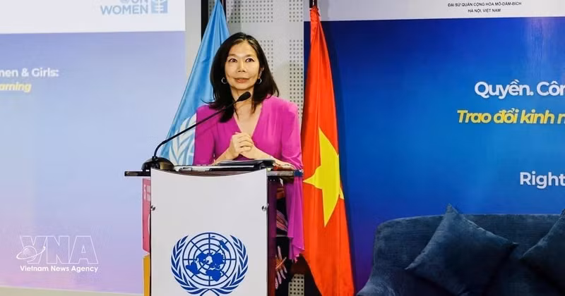 联合国常驻越南协调员宝琳·塔梅西斯发表讲话。（图片来源：越通社）