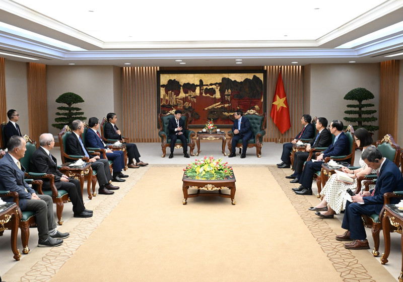 双方会见场面。