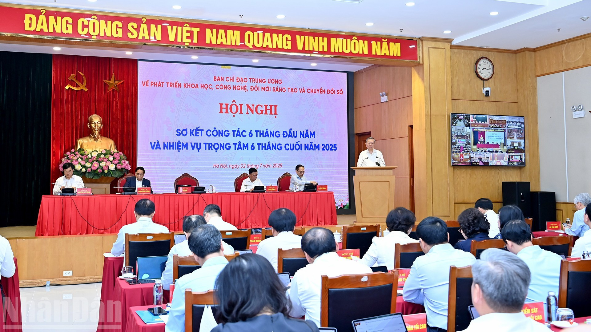苏林总书记主持中央科学技术创新和数字化转型发展指导委员会2025年上半年工作总结暨下半年任务部署会议。（登科 摄）