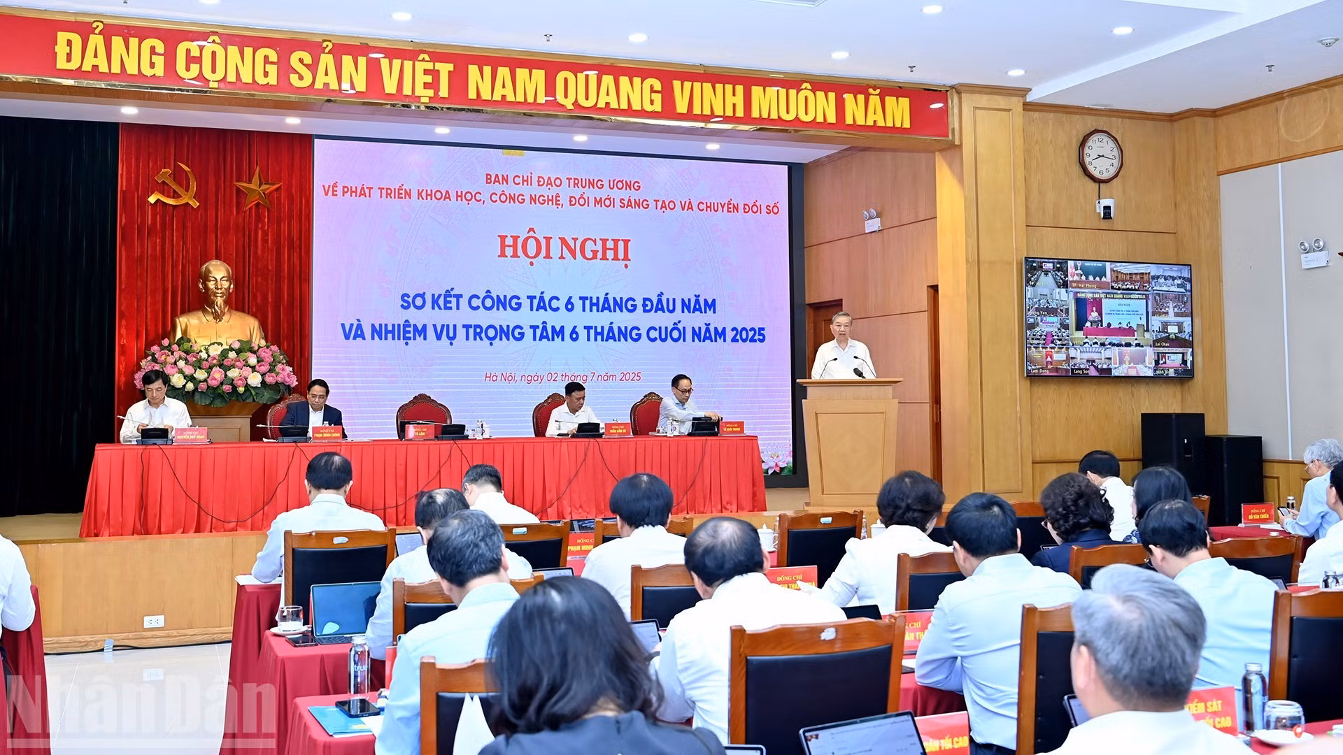 苏林总书记主持中央科学技术创新和数字化转型发展指导委员会2025年上半年工作总结暨下半年任务部署会议。（登科 摄）