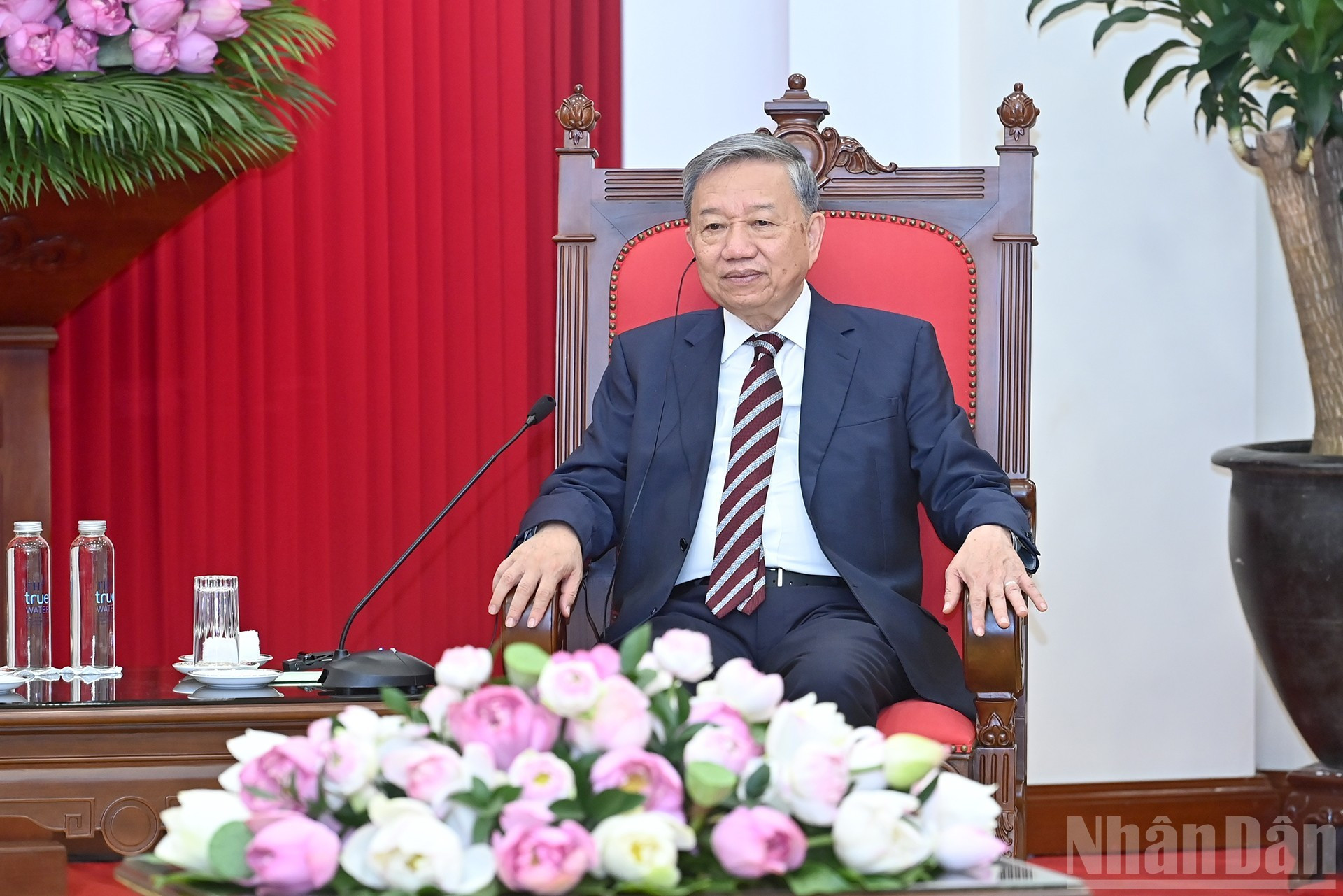 越共中央总书记苏林会见联合国教科文组织总干事奥德蕾·阿祖莱。