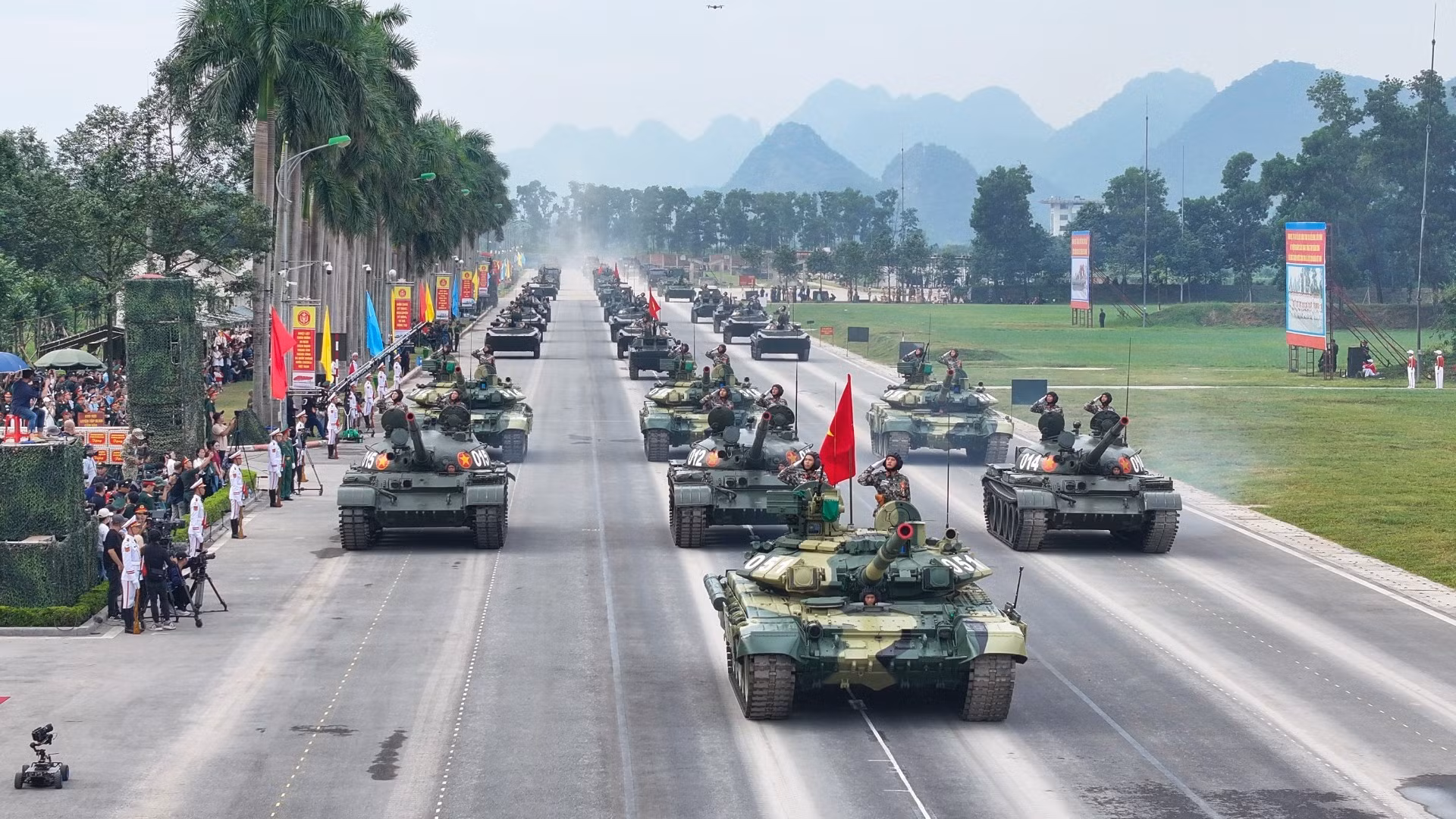 国庆大阅兵总排练上的武器装备。