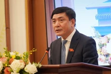 国会秘书长、国会办公厅主任、国家选举委员会委员、国家选举委员会办公室主任裴文强。