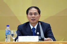 越南外交部常务副部长裴青山发表讲话。（图片来源：VOV）