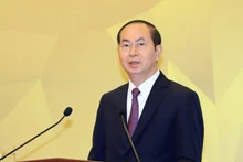 国家主席陈大光在会上发表讲话。