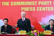 越共中央总书记、国家主席阮富仲在新闻发布会上发表讲话。