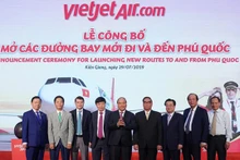 阮春福总理出席公布仪式。