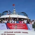 ABAC III会议与会代表夫人、夫君对兰夏湾、吉婆岛的美景津津有味。（图片来源：越通社）