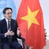 越南常驻联合国代表团团长、大会候任主席杜雄越大使向国际媒体记者介绍本次大会相关信息。（图片来源：越通社）