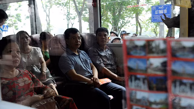 河内首条双层观光巴士正式投运（组图） ảnh 4