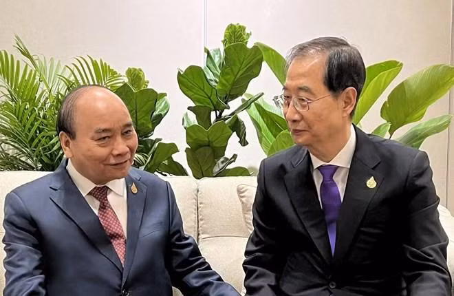 越南国家主席阮春福会见韩国总理韩德洙。（图片来源：越通社）