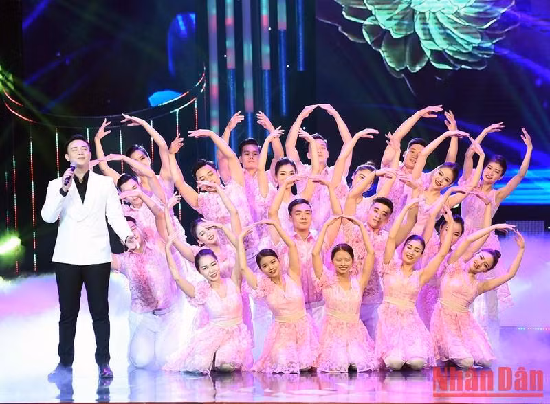 “花会盛开”的表演节目。