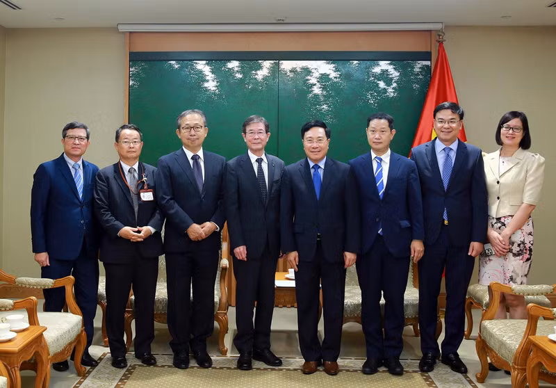 双方代表合影。（图片来源：VGP）