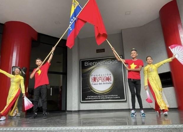 有关越南的画展在委内瑞拉举行 