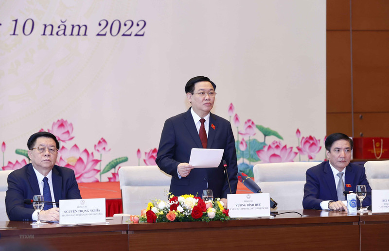 国会主席王廷惠发表讲话。（图片来源：越通社）