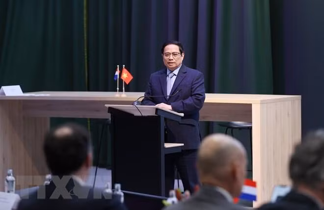 范明正总理会见荷兰北布拉班特省部分高科技集团领导代表。(图片来源:越通社) 范明正总理会见荷兰北布拉班特省部分高科技集团领导代表。(图片来源:越通社)