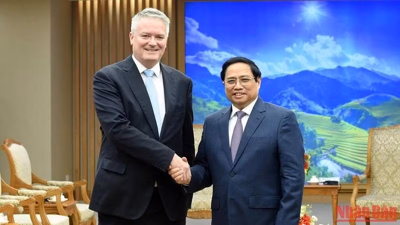 越南政府总理范明正会见经合组织秘书长马赛厄斯·科尔曼 。