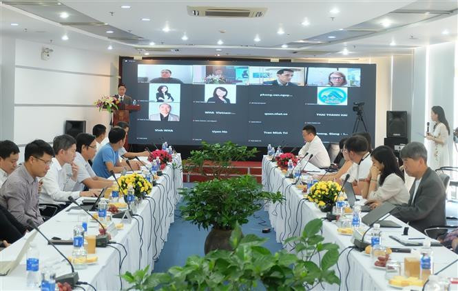 座谈会全景。（图片来源：越通社）