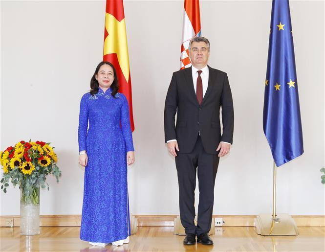 越南国家副主席武氏映春会见克罗地亚总统佐兰·米拉诺维奇。（图片来源：越通社）