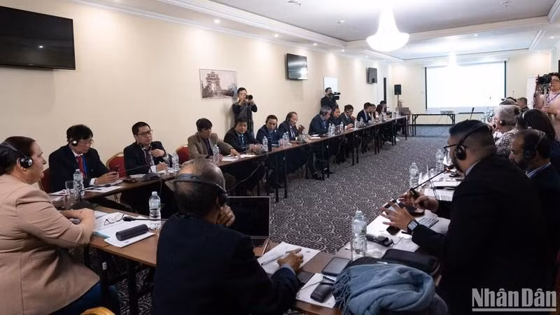 研讨会全景。（图片来源：越通社）