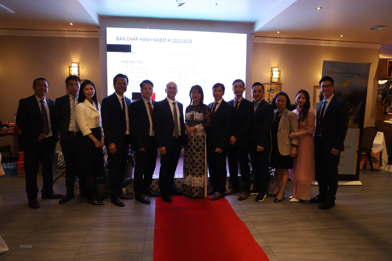 在英越资企业协会执行委员会。