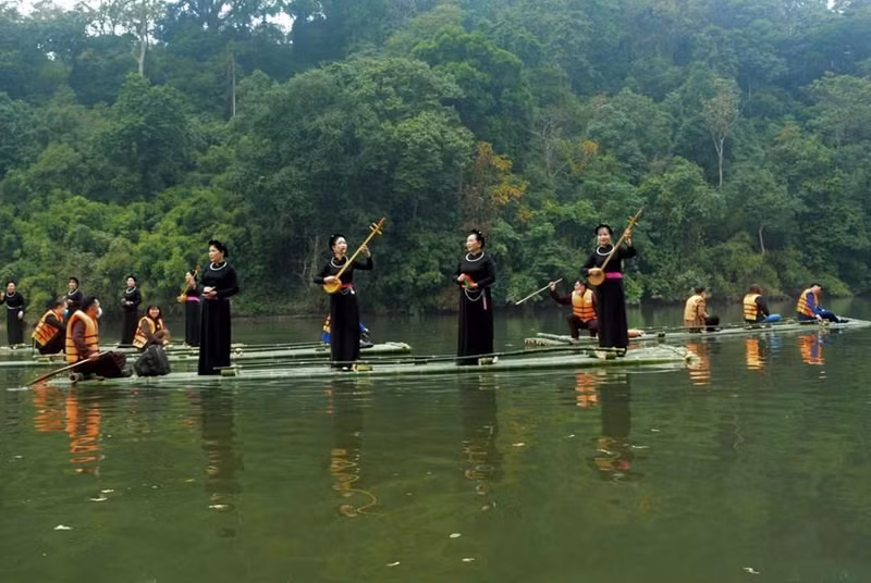 越南岱依族、侬族和傣族天曲被列入人类非物质文化遗产名录是越南的巨大殊荣，有助于向国际友人推介越南北部山区特色文化遗产。（图片来源：越通社）