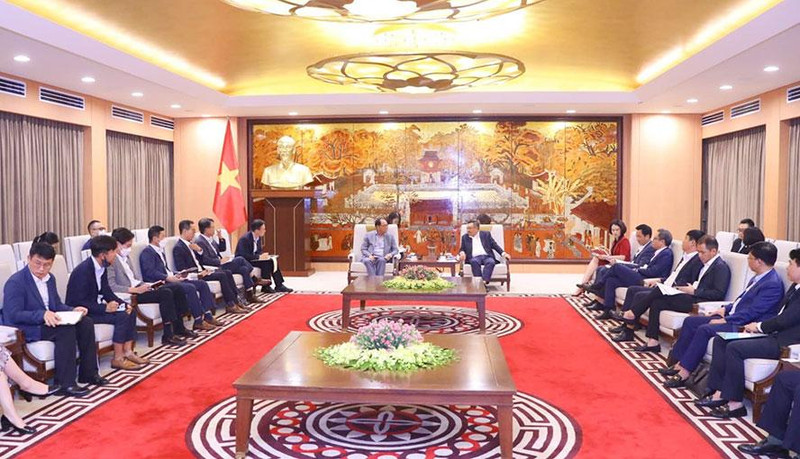 河内市委副书记、市人民委员会主席陈士青会见韩国驻越南大使朴能运。（图片来源：新河内报）