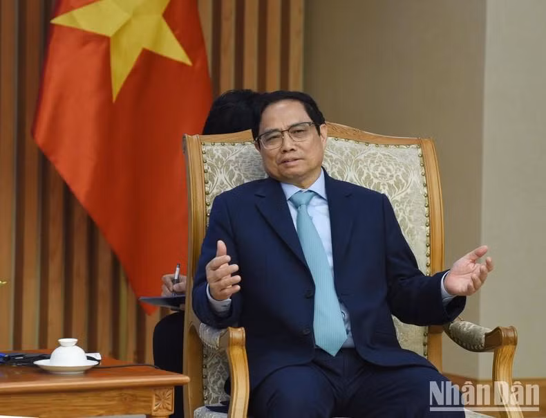 范明正总理发表讲话。