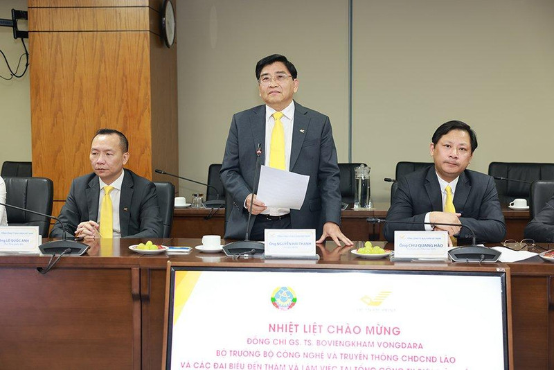 越南邮政总公司董事长阮海清在会谈上发表讲话。