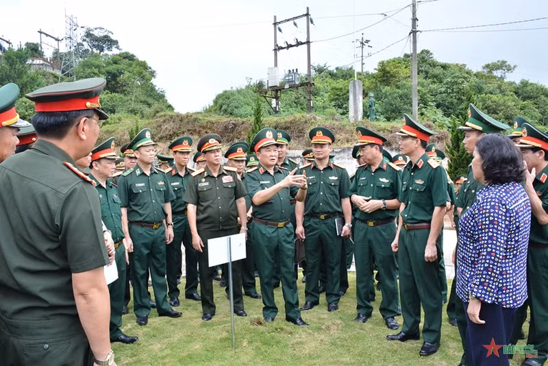 越南与老挝两国国防部工作代表团视察越老边境国防友好交流活动筹备工作。（图片来源：人民军队报）
