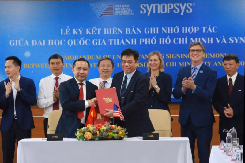 胡志明市国家大学同美国新思科技集团签署了合作谅解备忘录。