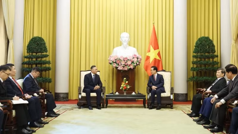 越南国家主席武文赏会见蒙古国总检察长扎尔格勒赛汗。