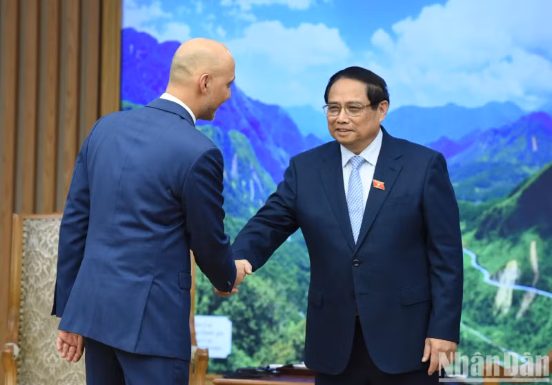 范明正总理和阿联酋对外贸易国务部长陪同人员。