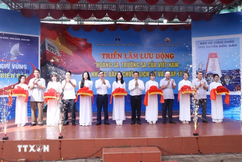 “黄沙、长沙归属越南—历史证据和法律依据”流动展在得乐省举行。（图片来源：越通社）