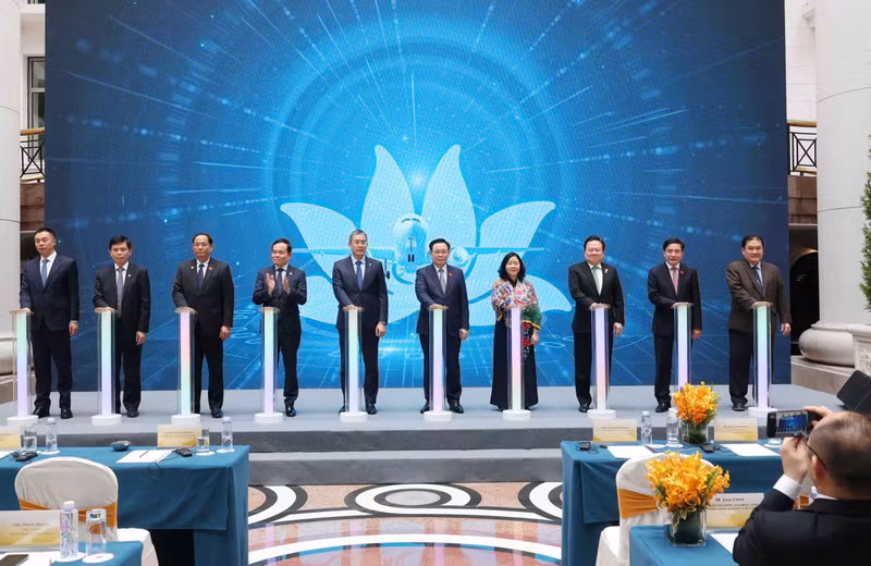 越航举行仪式，迎接越南航空第十万个飞往中国的航班。（图片来源：越通社）