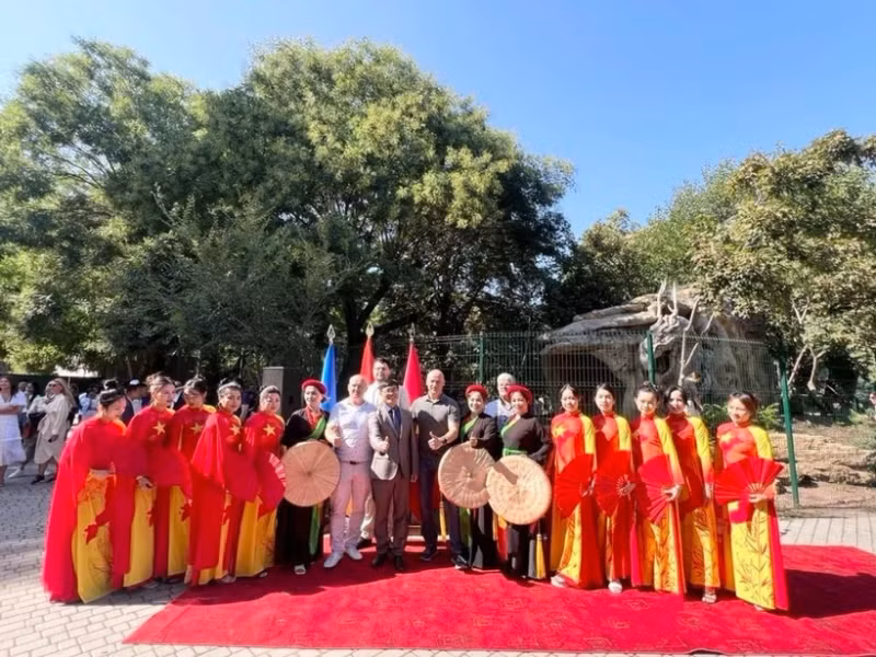 乌克兰敖德萨市“越南角”正式落成。（图片来源：越通社）