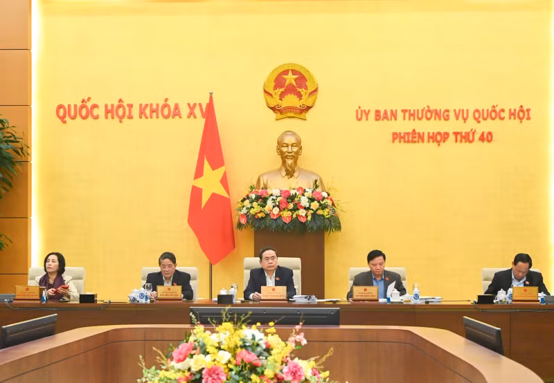 国会常务委员会第四十次会议开幕。