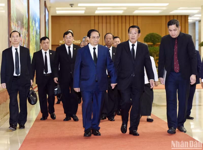 范明正总理和柬埔寨参议院主席洪森。