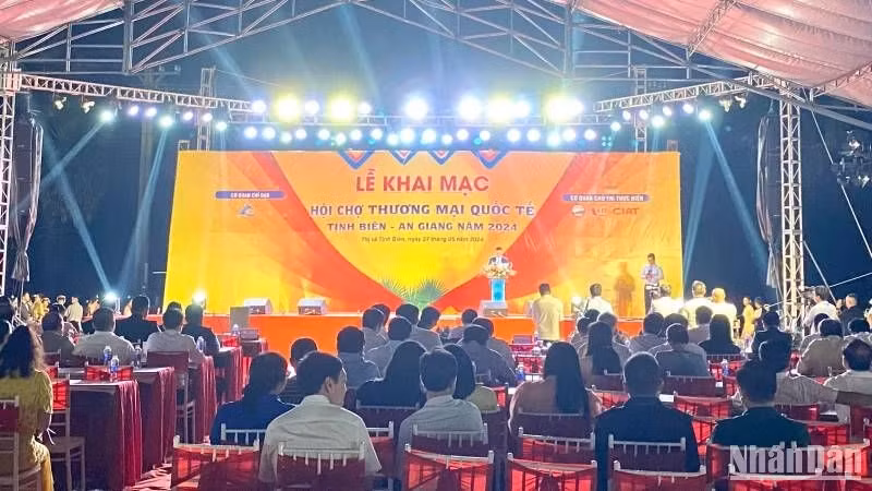 2024年安江省靖边国际贸易交易会开幕。