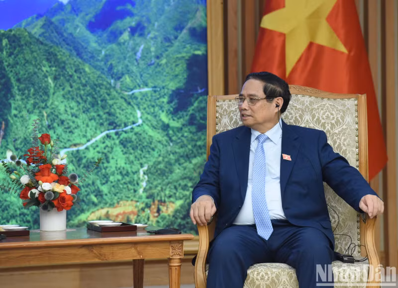 范明正总理在会见中发表讲话。